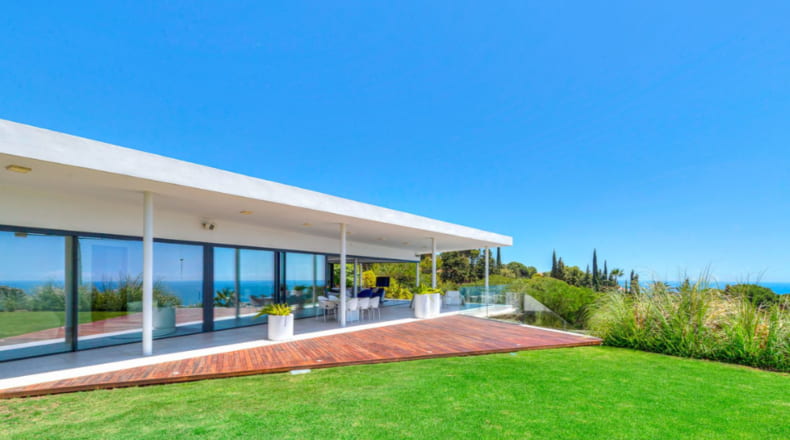 Villa elegante y moderna con vistas panorámicas