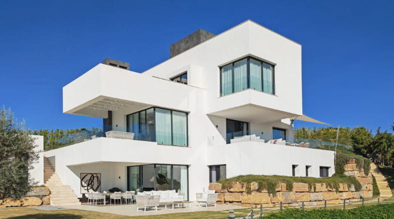 Exclusiva villa con impresionantes vistas al mar y a la montaña